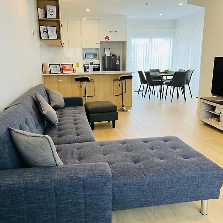 Central Modern 3-Bedroom,3- Bathroom House With Patio And Carpark- Lower Hutt City Centre エクステリア 写真
