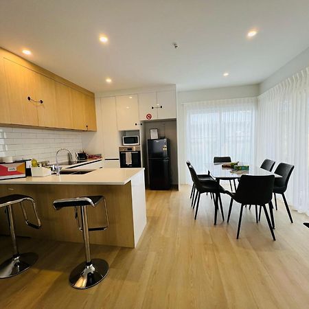 Central Modern 3-Bedroom,3- Bathroom House With Patio And Carpark- Lower Hutt City Centre エクステリア 写真