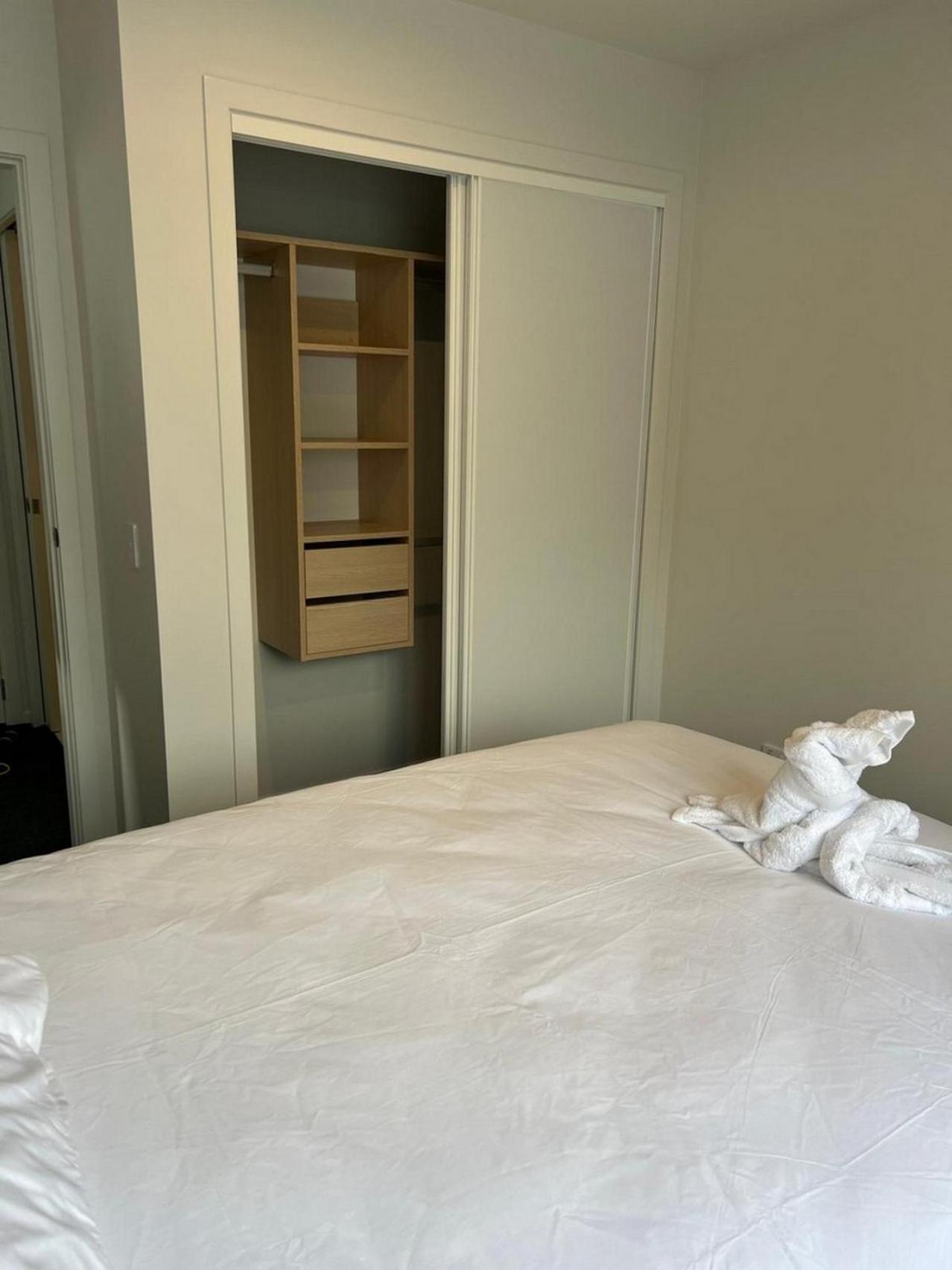 Central Modern 3-Bedroom,3- Bathroom House With Patio And Carpark- Lower Hutt City Centre エクステリア 写真