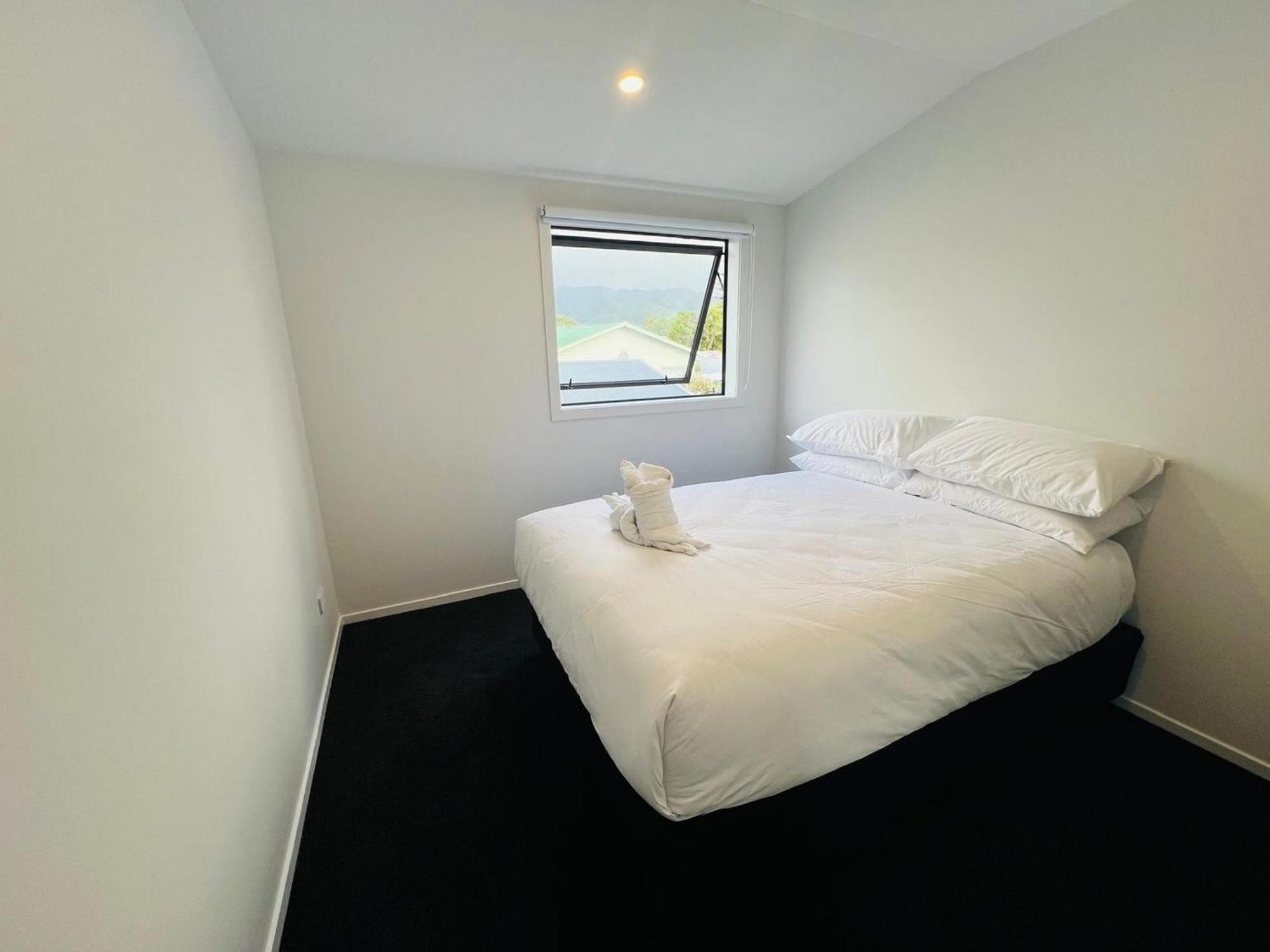 Central Modern 3-Bedroom,3- Bathroom House With Patio And Carpark- Lower Hutt City Centre エクステリア 写真