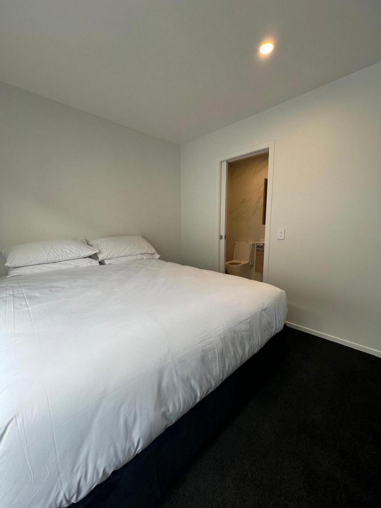 Central Modern 3-Bedroom,3- Bathroom House With Patio And Carpark- Lower Hutt City Centre エクステリア 写真