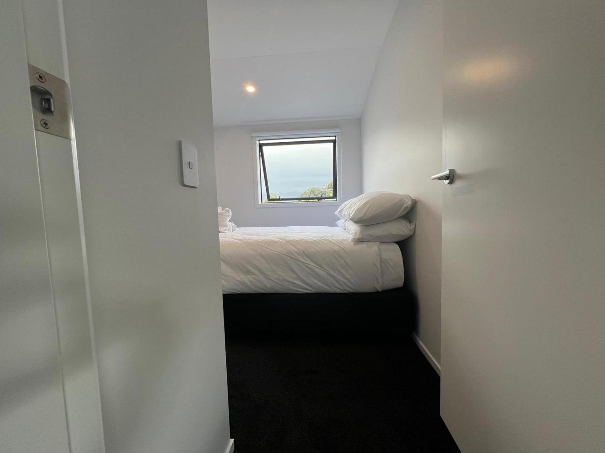 Central Modern 3-Bedroom,3- Bathroom House With Patio And Carpark- Lower Hutt City Centre エクステリア 写真