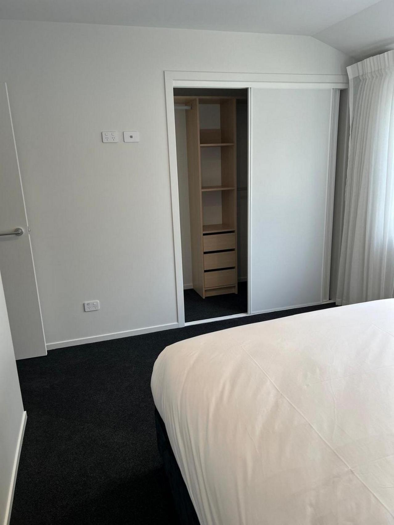 Central Modern 3-Bedroom,3- Bathroom House With Patio And Carpark- Lower Hutt City Centre エクステリア 写真
