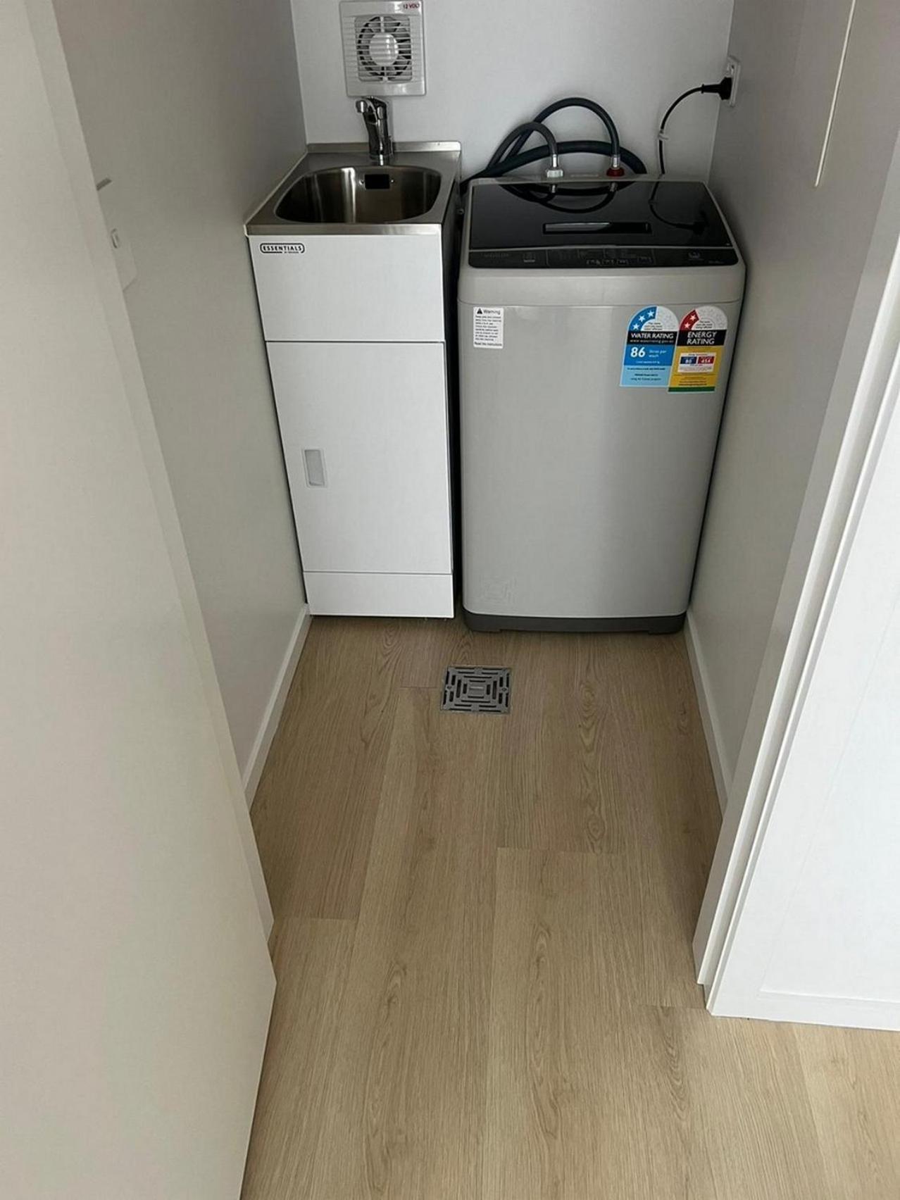 Central Modern 3-Bedroom,3- Bathroom House With Patio And Carpark- Lower Hutt City Centre エクステリア 写真