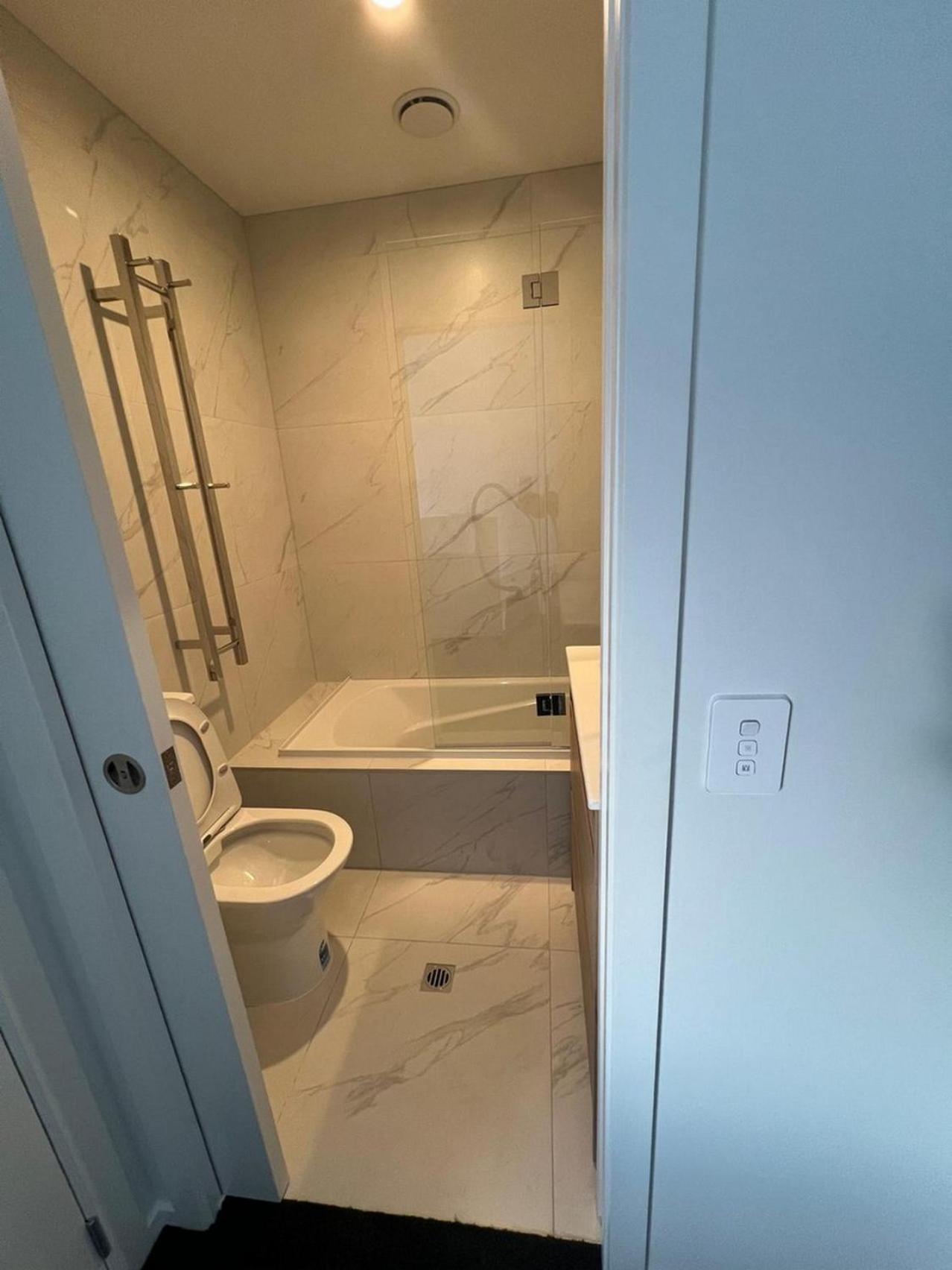 Central Modern 3-Bedroom,3- Bathroom House With Patio And Carpark- Lower Hutt City Centre エクステリア 写真