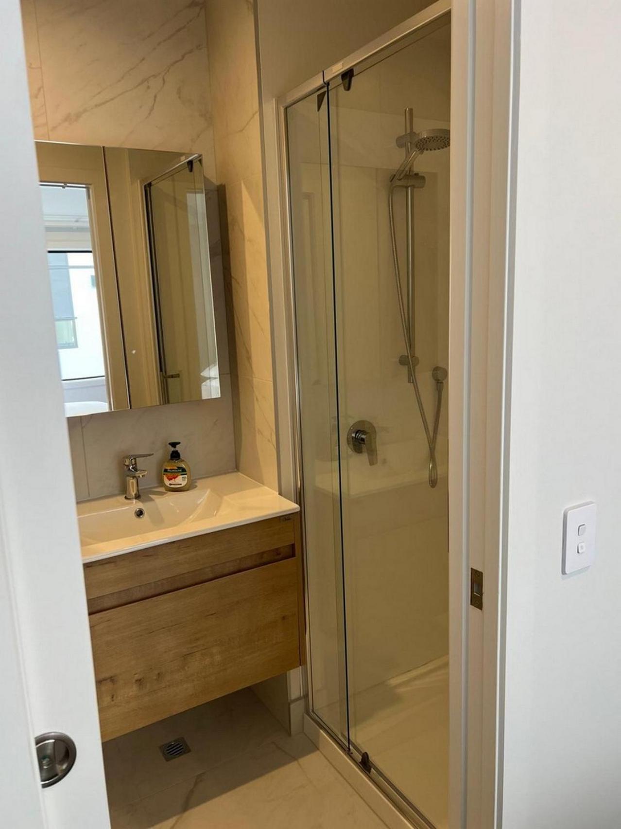 Central Modern 3-Bedroom,3- Bathroom House With Patio And Carpark- Lower Hutt City Centre エクステリア 写真