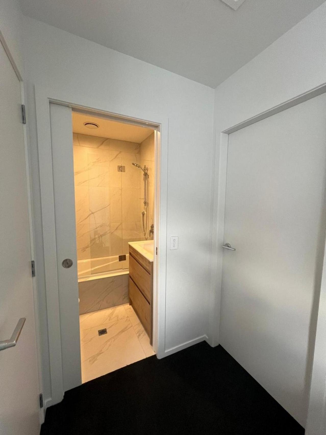 Central Modern 3-Bedroom,3- Bathroom House With Patio And Carpark- Lower Hutt City Centre エクステリア 写真