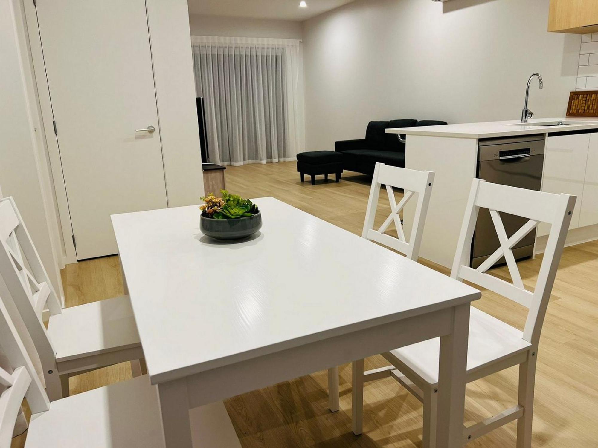 Central Modern 3-Bedroom,3- Bathroom House With Patio And Carpark- Lower Hutt City Centre エクステリア 写真