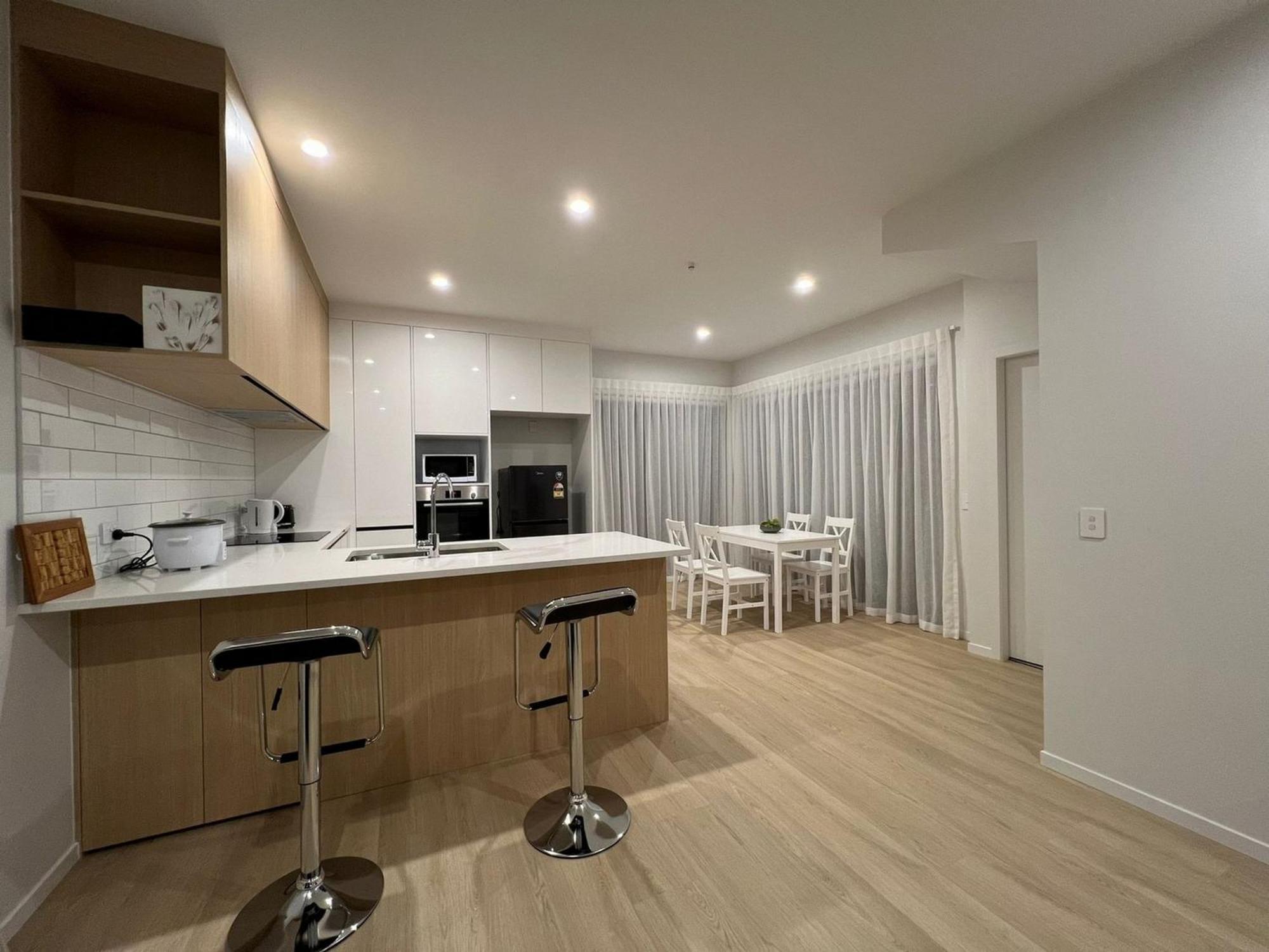 Central Modern 3-Bedroom,3- Bathroom House With Patio And Carpark- Lower Hutt City Centre エクステリア 写真