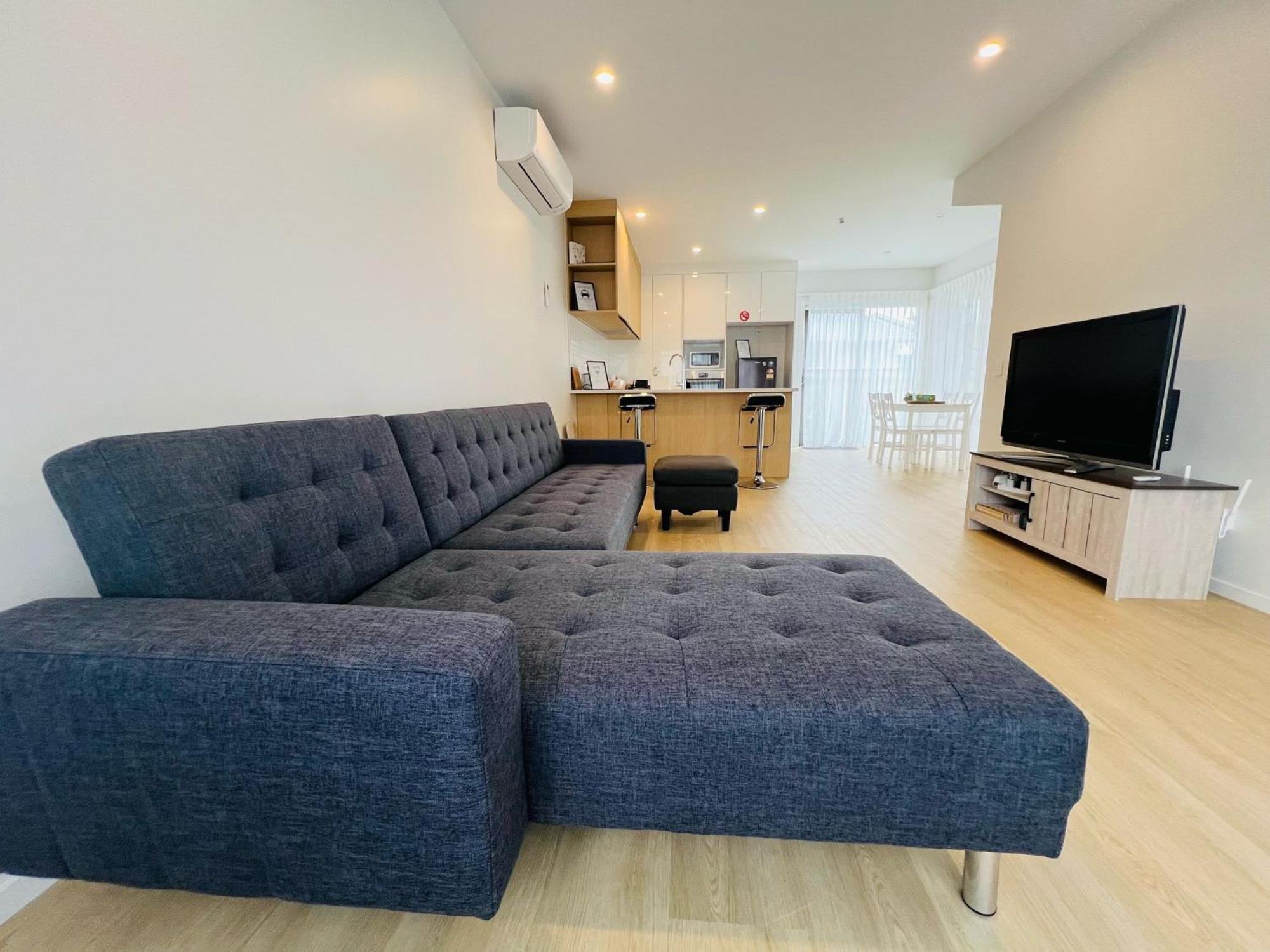 Central Modern 3-Bedroom,3- Bathroom House With Patio And Carpark- Lower Hutt City Centre エクステリア 写真